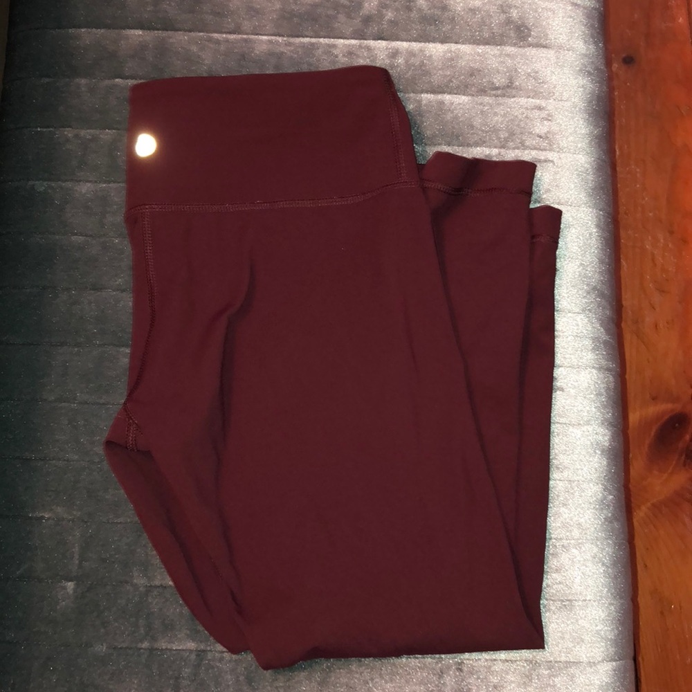 Burgundy lulu lemon wonder under crops